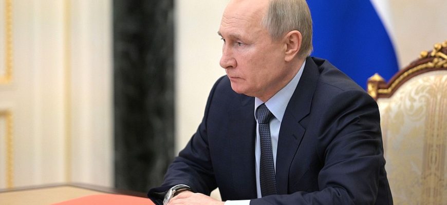 Президент выразил соболезнования родным погибших в школе Казани