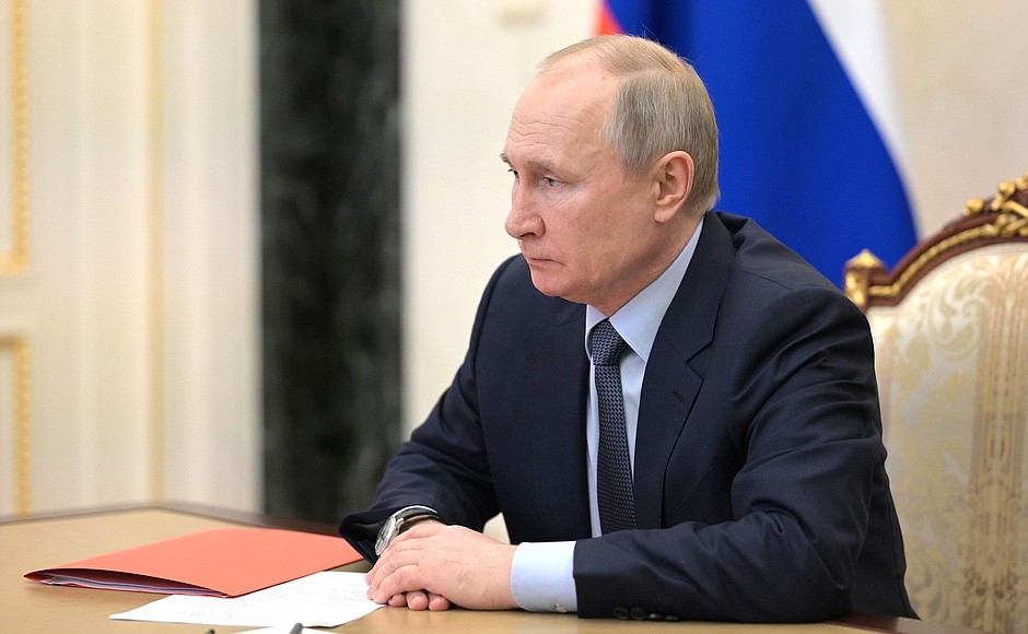 Президент выразил соболезнования родным погибших в школе Казани
