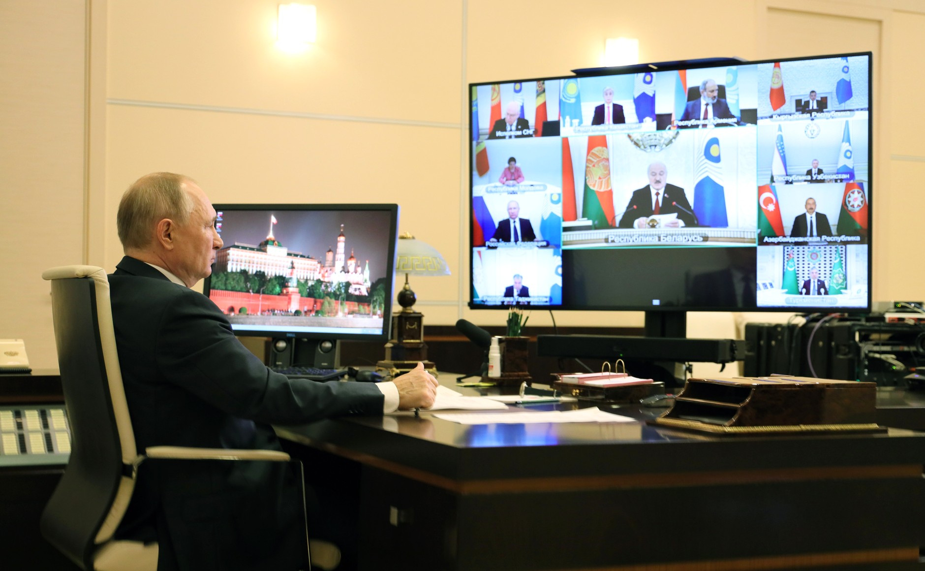 Путин принял участие в юбилейном заседании Совета глав государств СНГ